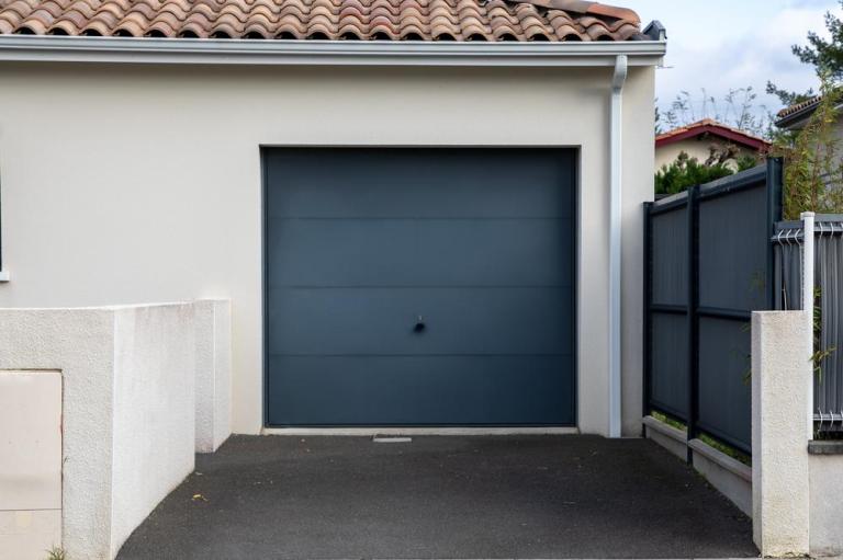 Quelle porte de garage choisir pour votre maison à Miribel ?